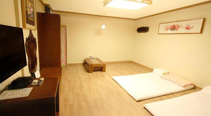 Hotel Olympic Changwon Exterior photo