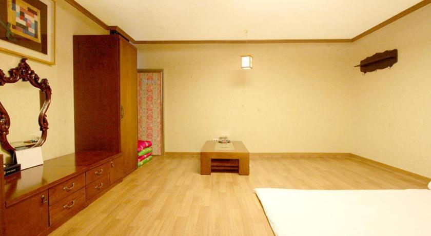 Hotel Olympic Changwon Exterior photo