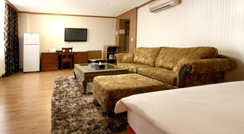 Hotel Olympic Changwon Exterior photo