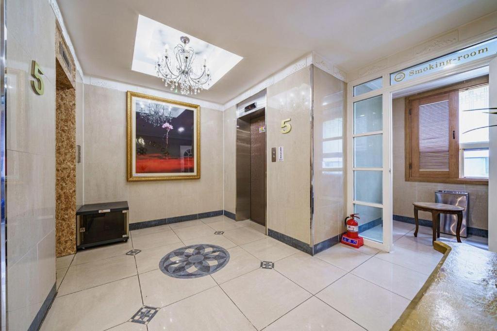 Hotel Olympic Changwon Exterior photo