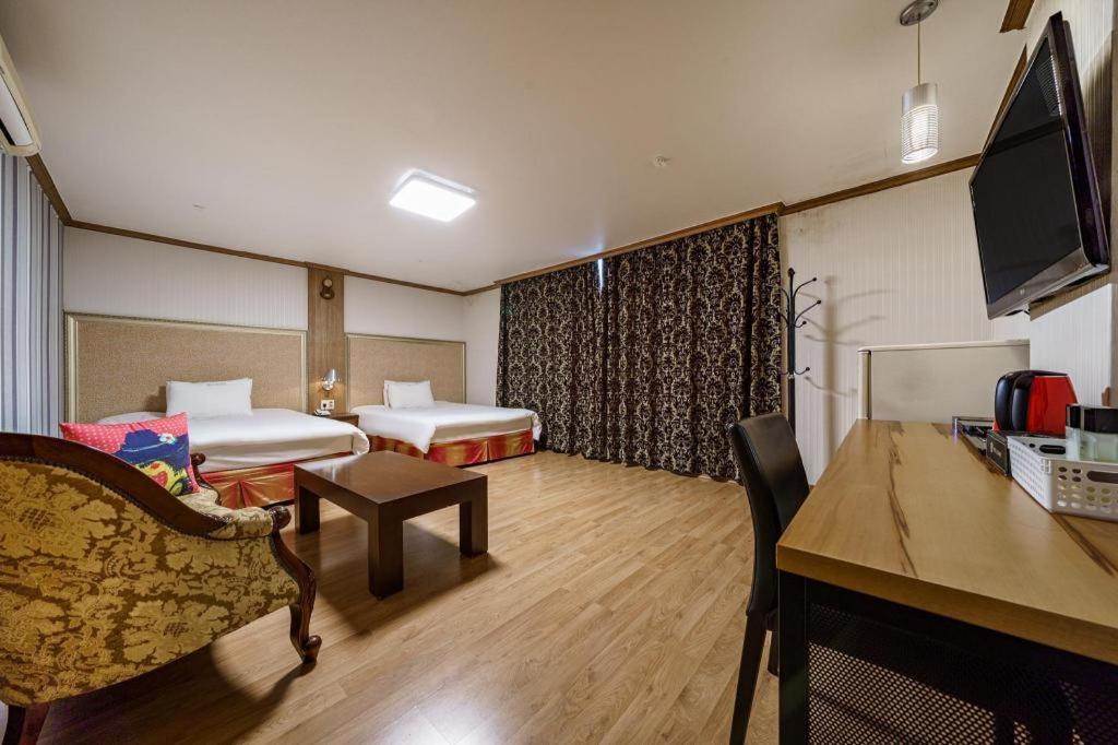 Hotel Olympic Changwon Exterior photo