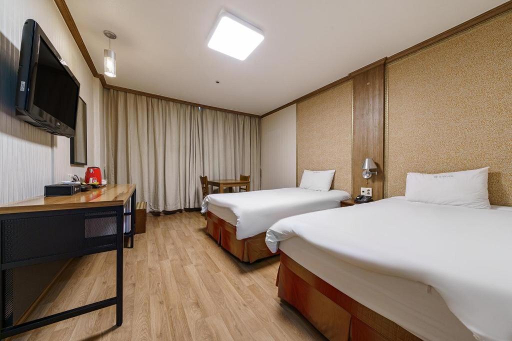 Hotel Olympic Changwon Exterior photo