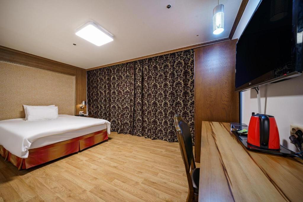 Hotel Olympic Changwon Exterior photo