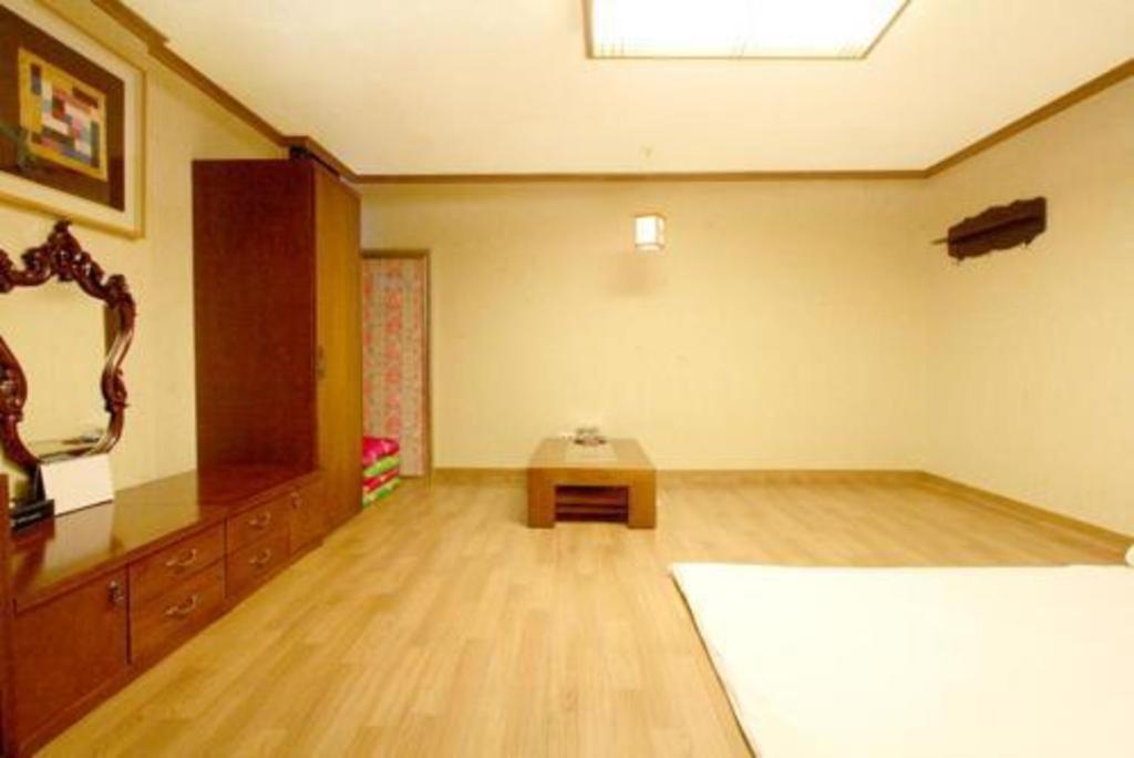 Hotel Olympic Changwon Exterior photo