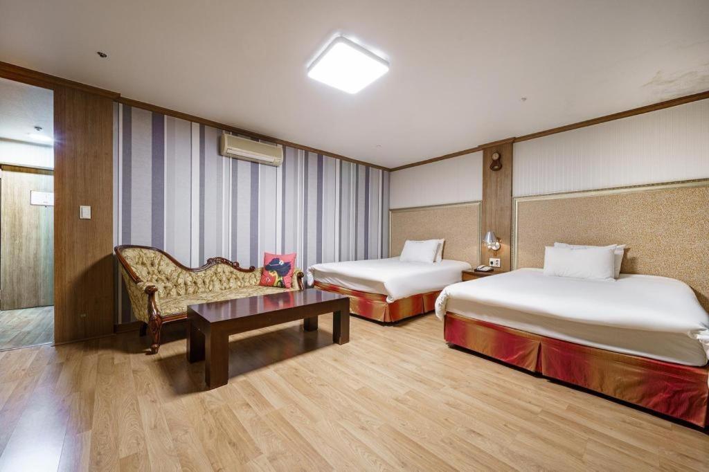 Hotel Olympic Changwon Exterior photo