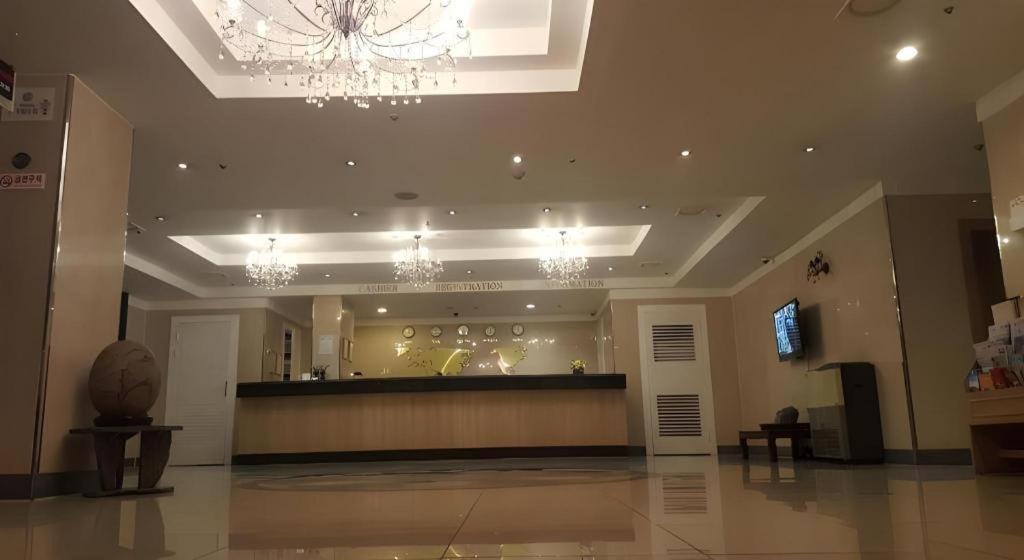 Hotel Olympic Changwon Exterior photo