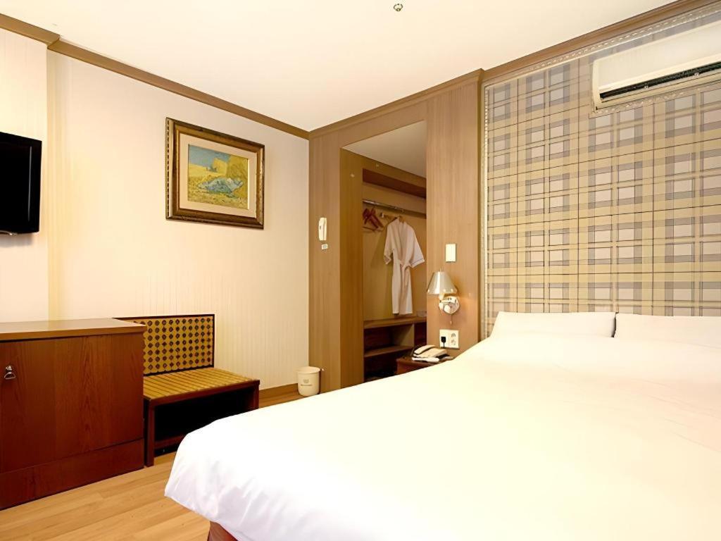 Hotel Olympic Changwon Exterior photo