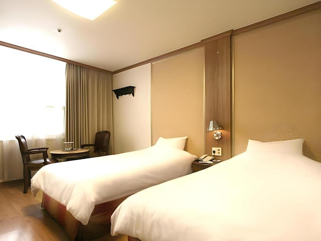Hotel Olympic Changwon Exterior photo
