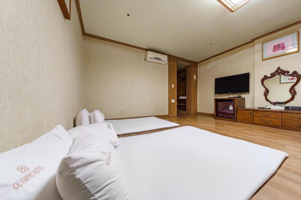 Hotel Olympic Changwon Exterior photo