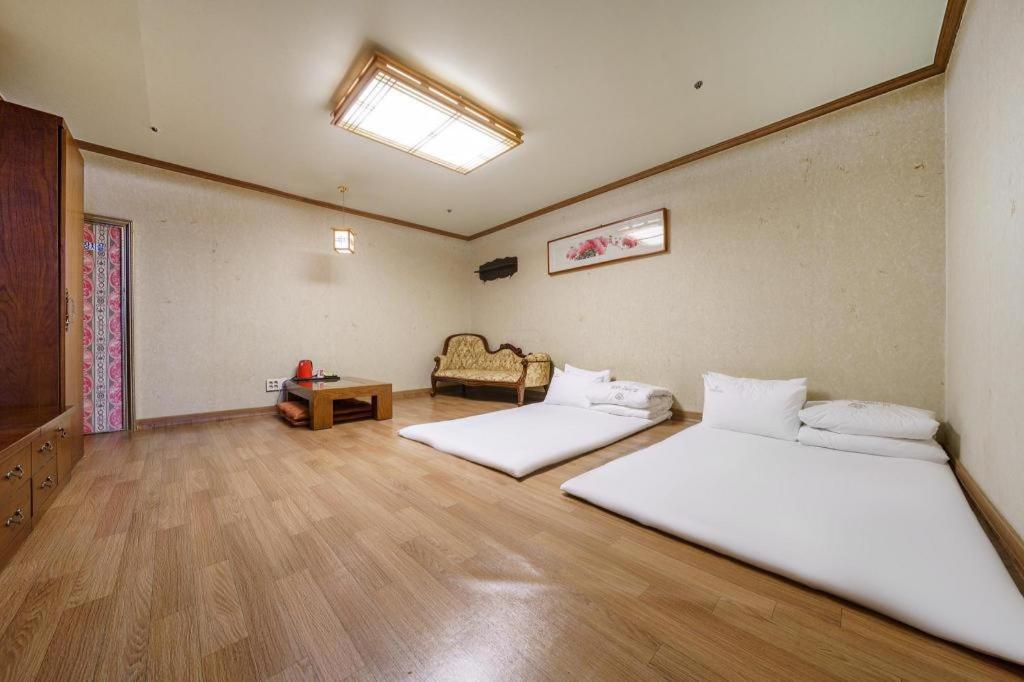 Hotel Olympic Changwon Exterior photo