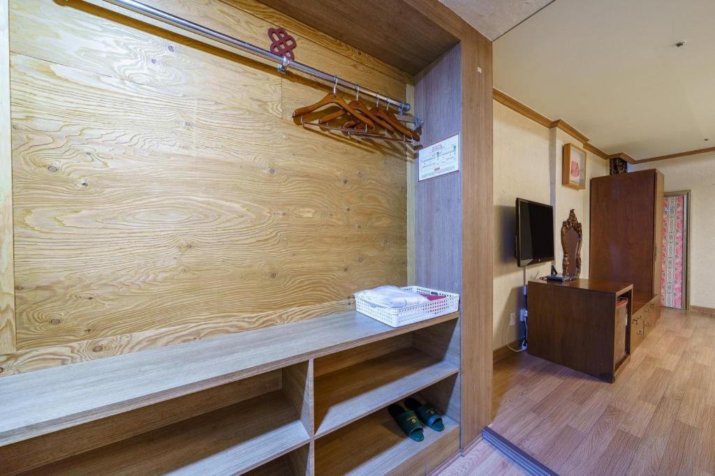 Hotel Olympic Changwon Exterior photo