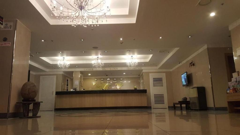 Hotel Olympic Changwon Exterior photo