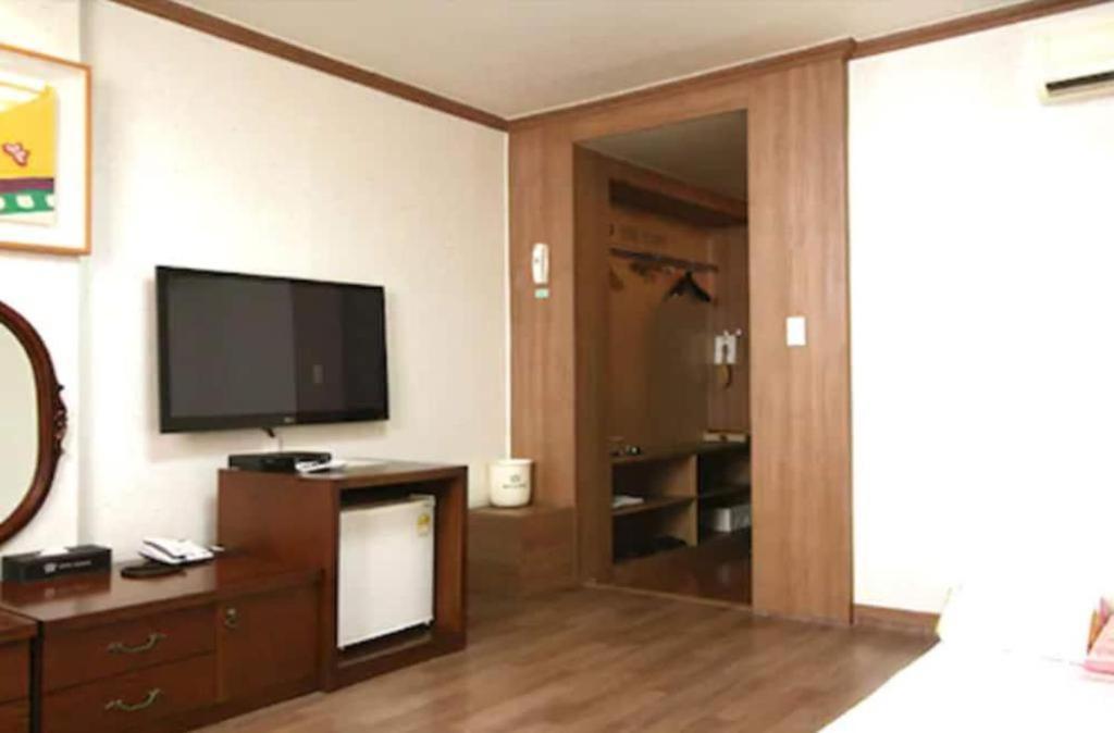 Hotel Olympic Changwon Exterior photo
