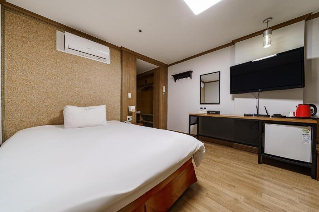 Hotel Olympic Changwon Exterior photo