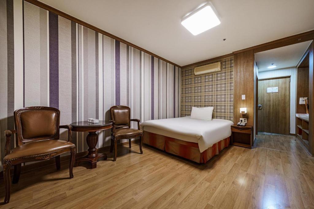 Hotel Olympic Changwon Exterior photo