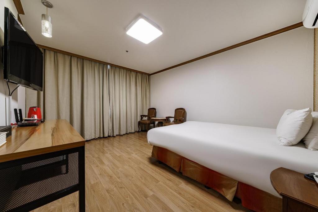 Hotel Olympic Changwon Exterior photo