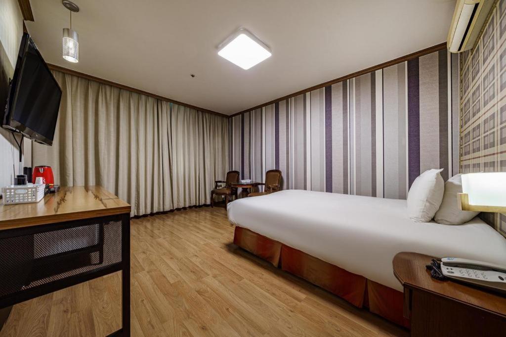 Hotel Olympic Changwon Exterior photo