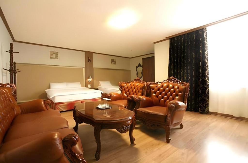 Hotel Olympic Changwon Exterior photo