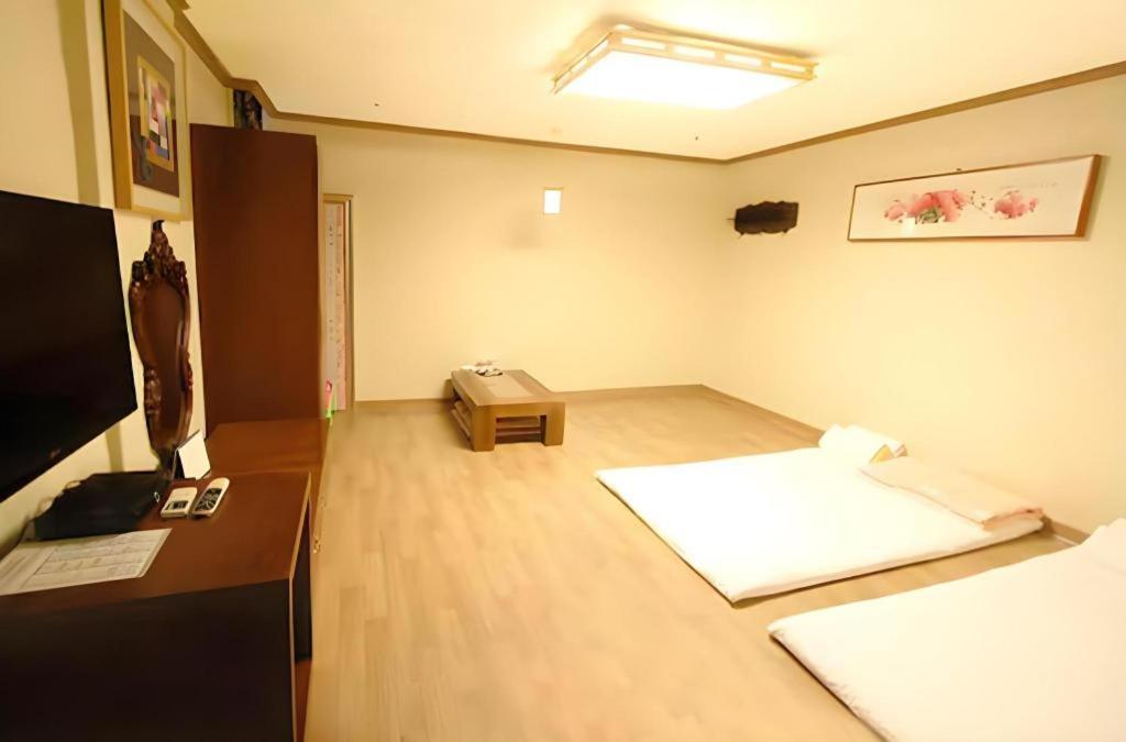 Hotel Olympic Changwon Exterior photo
