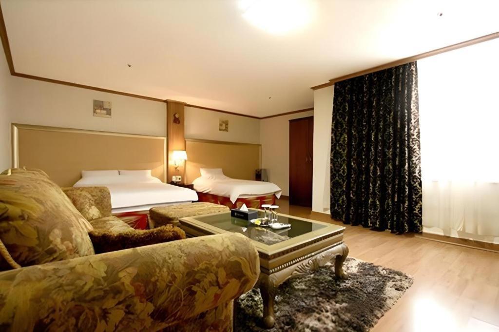 Hotel Olympic Changwon Exterior photo