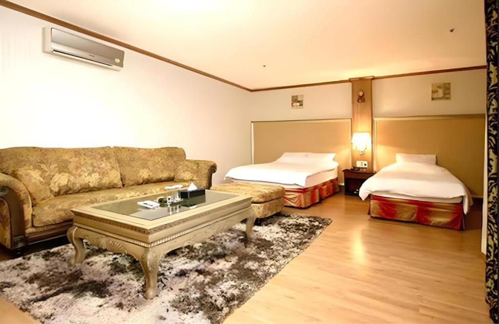 Hotel Olympic Changwon Exterior photo